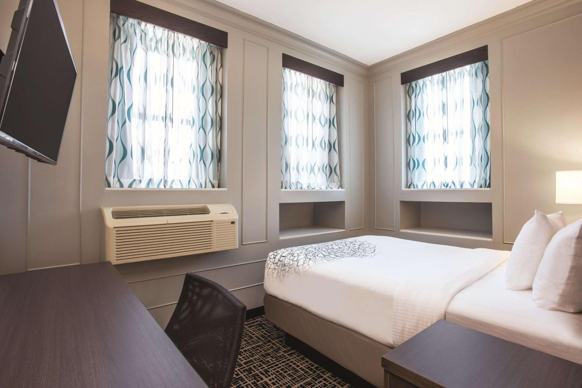 Queen Room,1280392108:JPEG