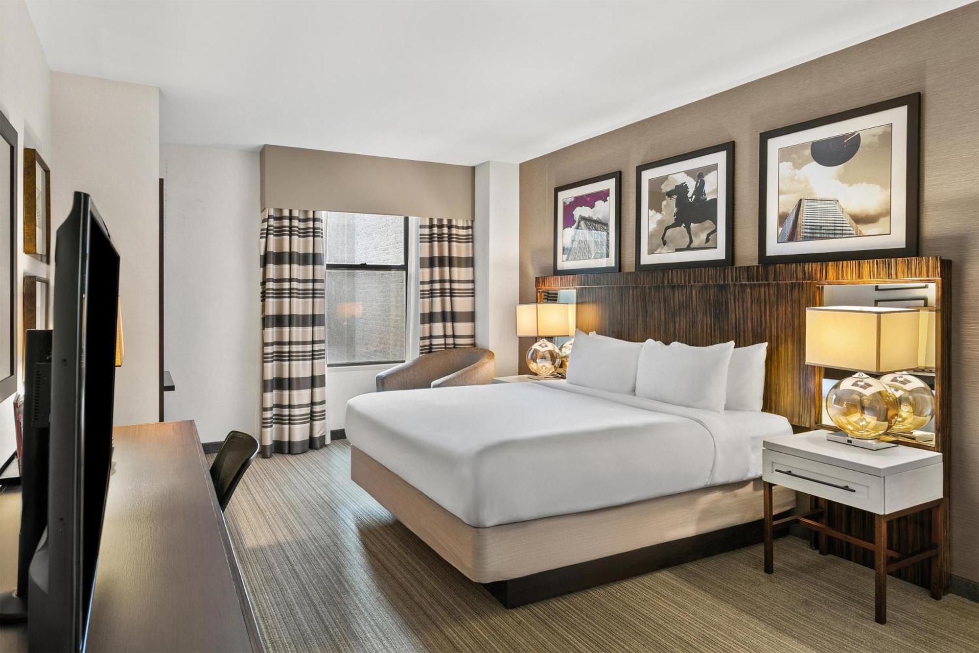 King Room with Roll-In Shower - Disability Access,1687498274:JPEG